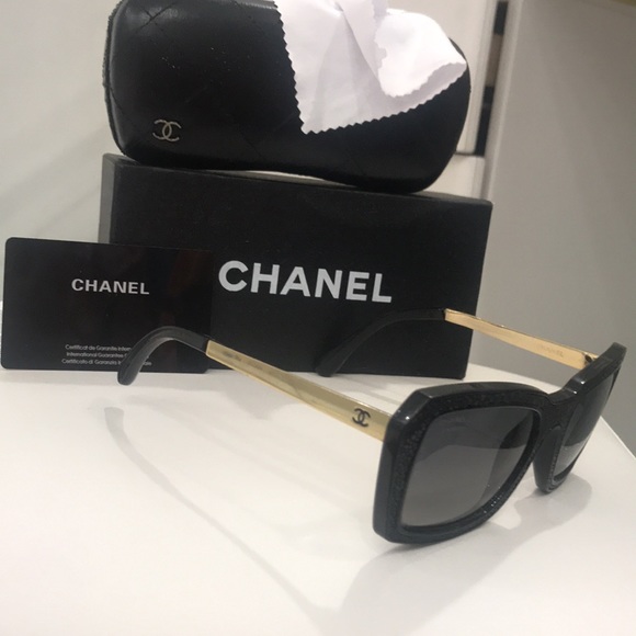 Fabulous Chanel polarized shades! Black and gold perfection! - Picture 2 of 10